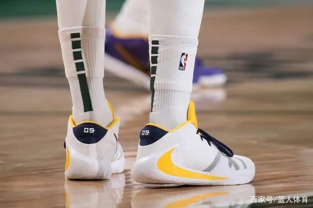 英超-萨拉赫造4球迪亚斯双响 利物浦6-3热刺